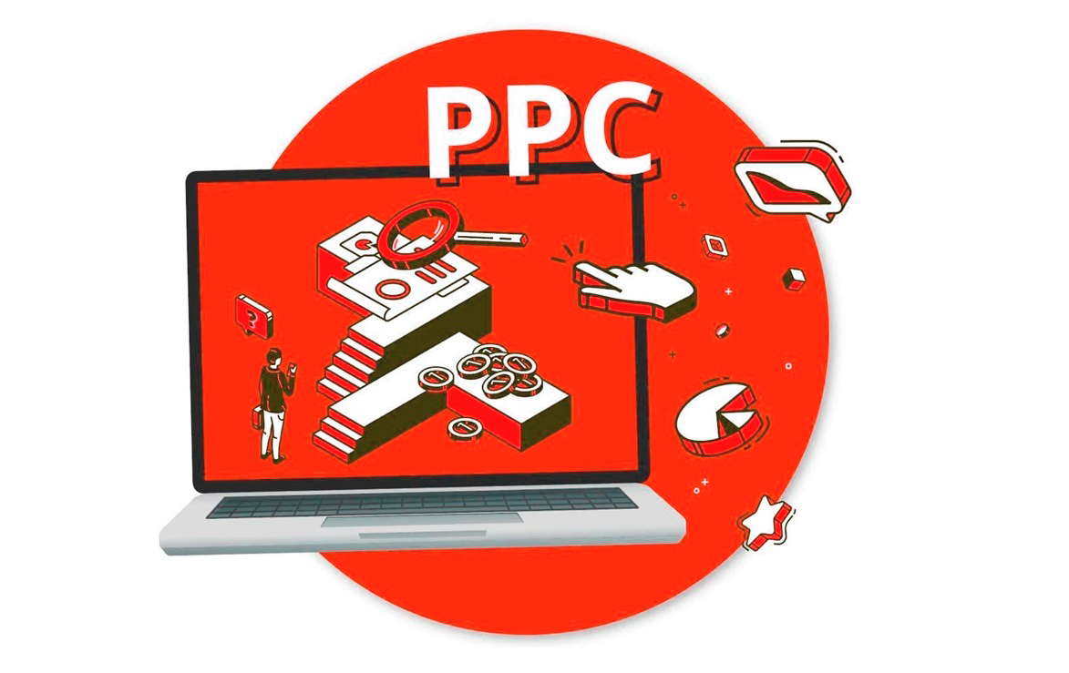 человек работает за ноутбуком с графиками продаж на маркетплейсах